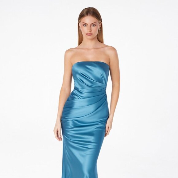 New Strapless Sheath Refined Gown w/Single Clasp & Straight Across Neck CD T2006 - Picture 1 of 9